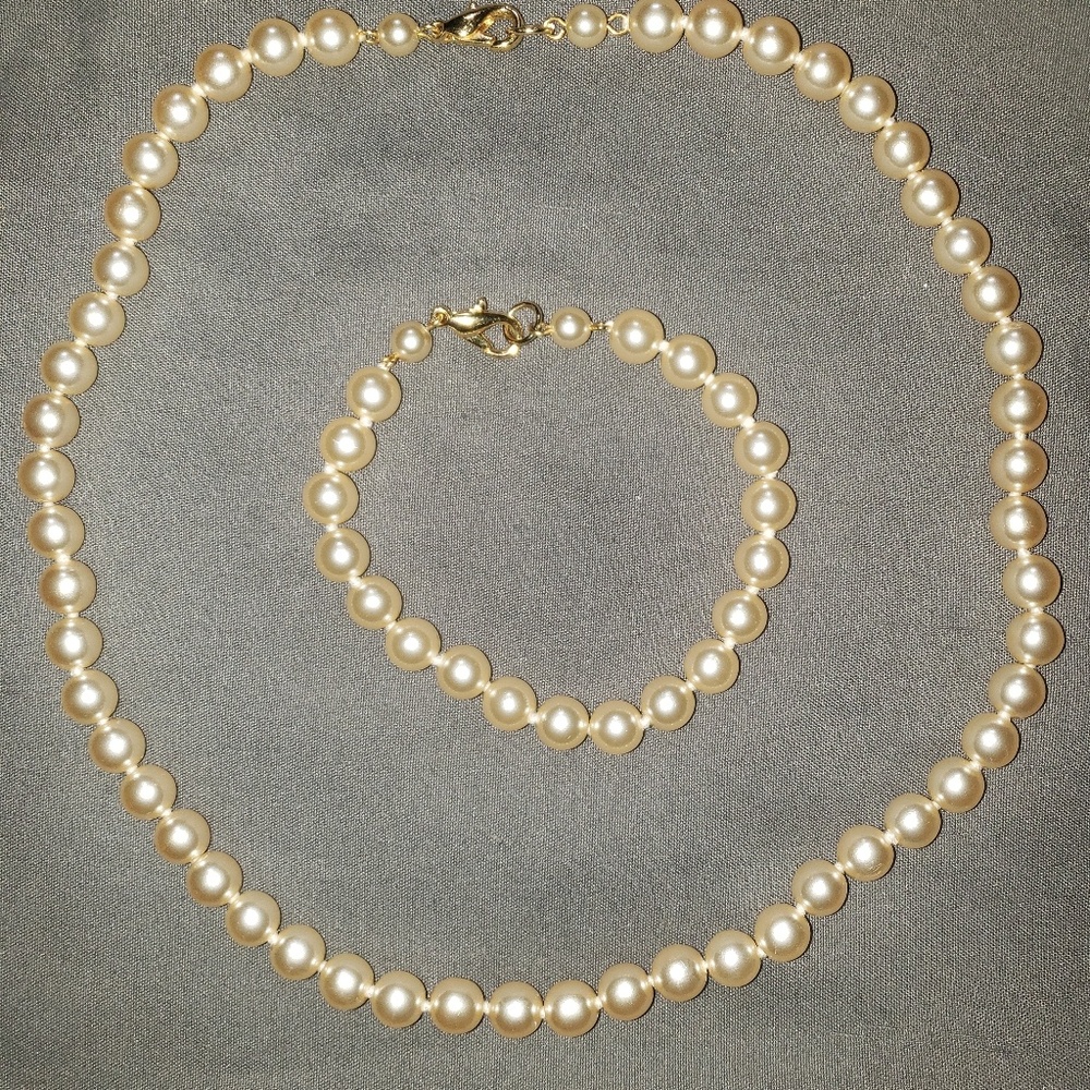 Vintage necklace and bracelet pearl set